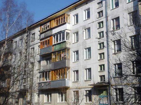 İnşaat şirkətləri Bakıda “Xuruşovka”ların sakinlərini riskə atır   