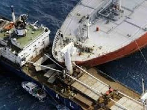 İki gəminin toqquşmasında 12 nəfər itkin düşdü