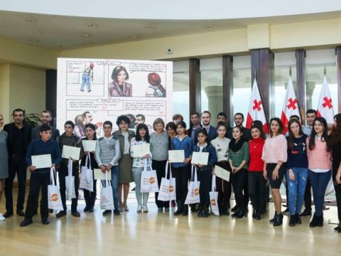 Prezidentin xanımı azərbaycanlı gəncləri m&uuml;kafatlandırdı 