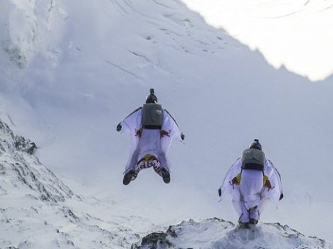 Fransız paraşütçülər bir ilkə imza atdılar - Dağdan tullanıb havada təyyarəyə girdilər - FOTO - VİDEO