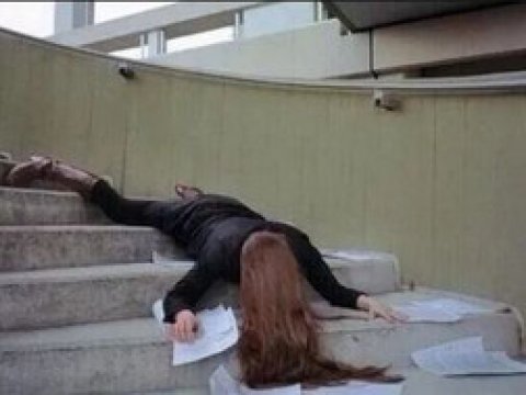 Universitetlərdə yıxılıb əzilən tələbə qızlardan xəbər var