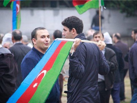 Müxalifət partiyaları qəpiyə güllə atır   