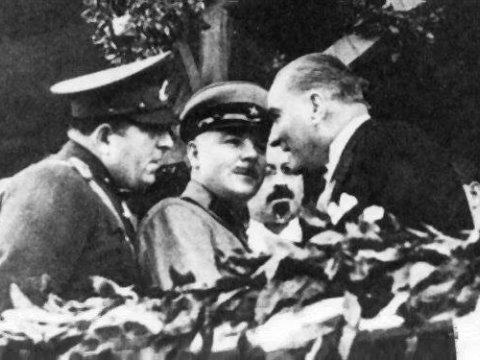 Atatürkün şəxsi saatını bağışladığı sovet marşalı – Kliment Voroşilov