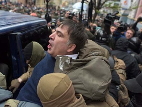 Tərəfdarları Saakaşvilini həbsdən azad etdilər  