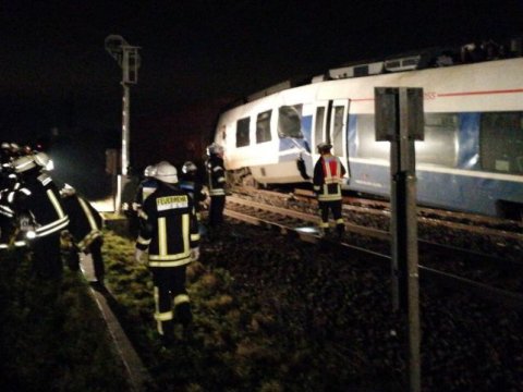 Almaniyada qatar qəzasında 50 nəfər yaralandı