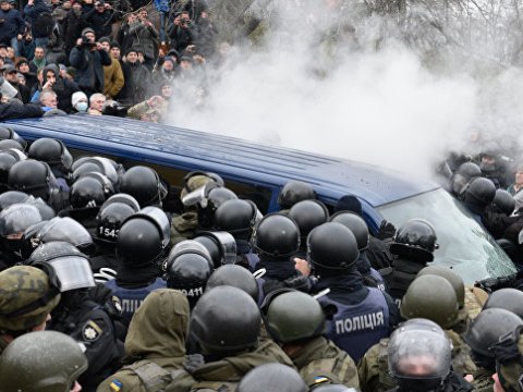 Polislə Saakaşvilinin tərəfdarları arasında TOQQUŞMA: yaralananlar var