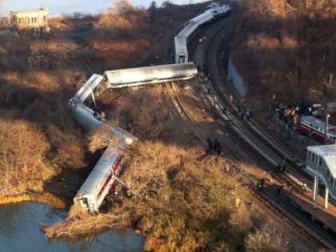 İtaliyada qatar qəzasında 10 nəfər öldü