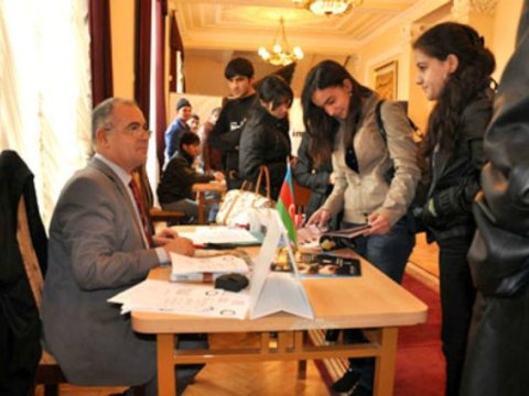 Əmək yarmarkalarında hansı işlər təklif olunur, maaş nə qədərdir...   