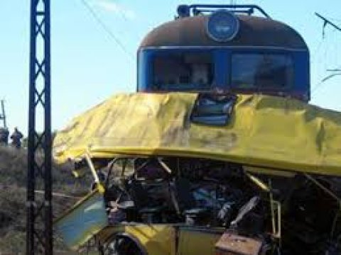 Avtobusla qatarın toqquşması nəticəsində 4 məktəbli &ouml;ld&uuml;