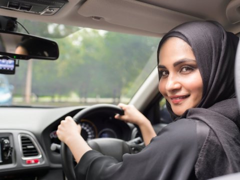 Qadınlarla bağlı daha bir qadağa ləğv edildi