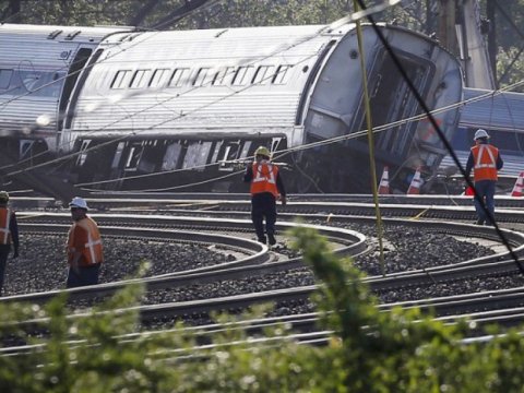 ABŞ-da sərnişin qatarı qəzaya uğradı: 6 ölü,  77 yaralı, Yenilənib