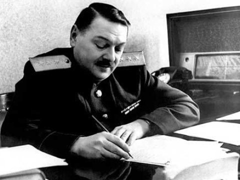 “Lətifə danışmaqla da yaxşı yaşamaq olar...” – Kremlin “ərköyün” məmuru Andrey Jdanov