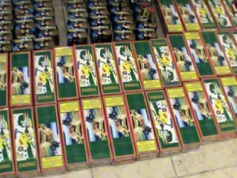 Gömrükçülər partlayıcı fişəngləri müsadirə etdilər - FOTOLAR