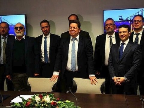 Yunanıstan Saloniki limanını satdı