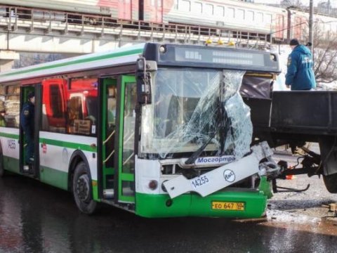 Moskvada avtobus piyadaları vurdu: 5 &ouml;l&uuml;, 15 yaralı
