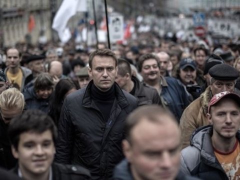 Putin əsas rəqibini prezident se&ccedil;kilərindən necə kənarlaşdırdı?