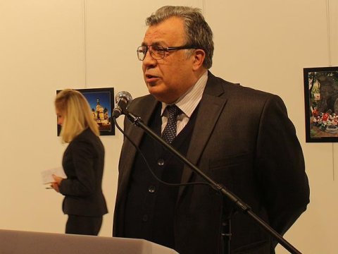 Rusiya səfirinin &ouml;ld&uuml;r&uuml;ld&uuml;y&uuml; sərginin təşkilat&ccedil;ısı həbs edildi