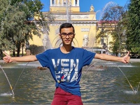 &Ouml;z&uuml;n&uuml; qatarın altına atan gəncin tələbə yoldaşları: &ldquo;Şoka d&uuml;şm&uuml;ş&uuml;k&rdquo;