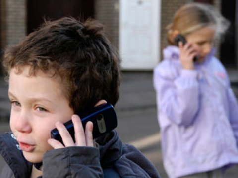 Uşaqları planşet, komp&uuml;ter, mobil telefondan uzaq tutun - Həkim məsləhəti  &nbsp;