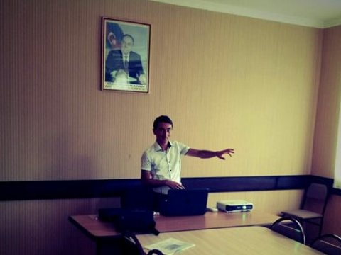 Ucqar kəndin gənc müəllimi: “Məktəbə qaloşla gəlib, ayaqqabı ilə daxil oluruq” - LAYİHƏ   