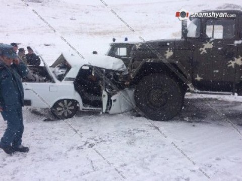 Ermənistanda hərbi maşın qəza t&ouml;rətdi: 2 &ouml;l&uuml;