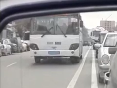 Daha bir avtobus sürücüsü işdən qovuldu - VİDEO