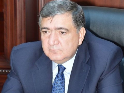 Fazil Məmmədovun Vergilər Nazirliyindəki şəkillərinə əl vurulmur...   