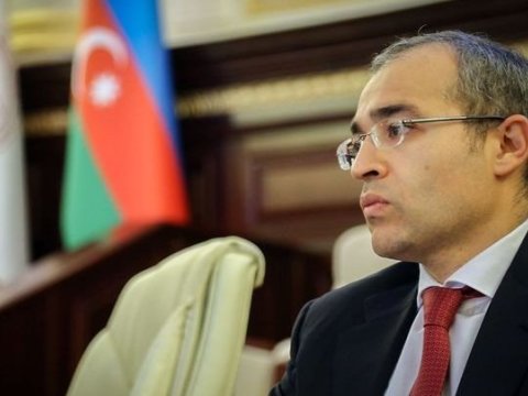 Yeni vergilər naziri “Naz-Lifan”dan istifadə edir