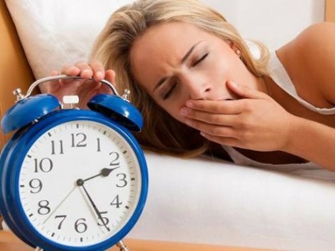 Gənclərin yuxusuzluq probleminin əsas SƏBƏBİ a&ccedil;ıqlanıb  &nbsp;