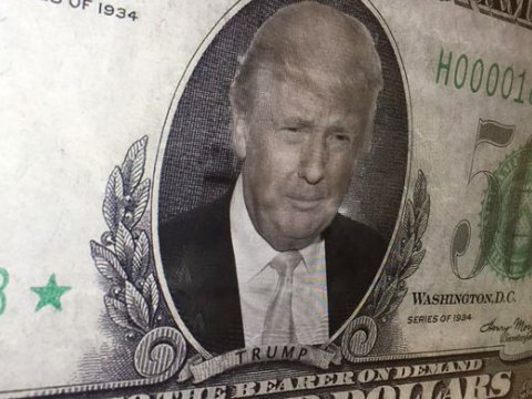Tramp Davosda DANIŞDI: &ldquo;G&uuml;cl&uuml; dollar g&ouml;rmək istəyirəm&rdquo;