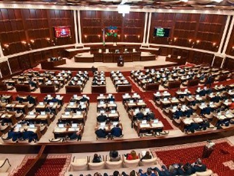Parlamentdə əlillərlə bağlı dinləmə ke&ccedil;irilir