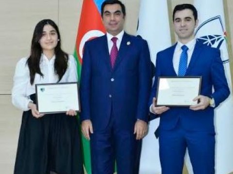 Bakı Ali Neft Məktəbində 2 gənc “İlin tələbəsi” oldu