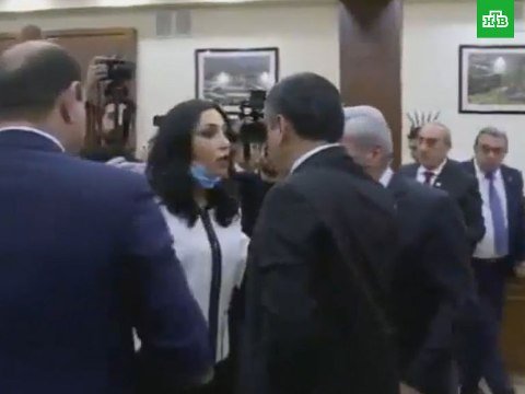 Yerevan meriyasında &uuml;funətli su qalmaqalı &ndash; VİDEO