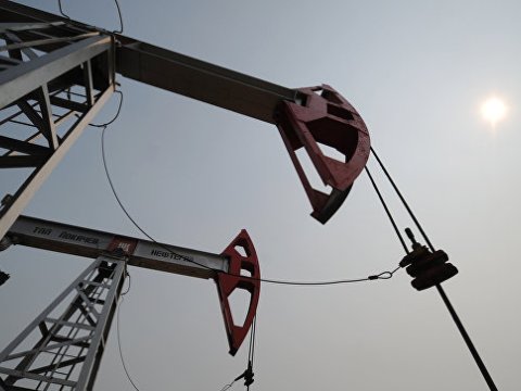 Dollar zəifləyir, neft bahalaşır