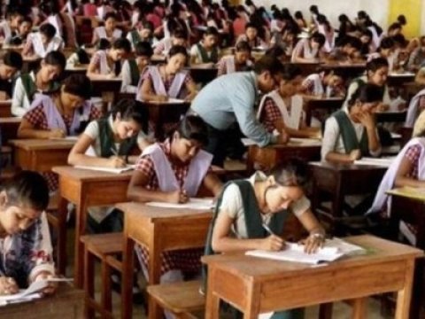 İmtahana ayaqqabı ilə gəlmək qadağan olundu