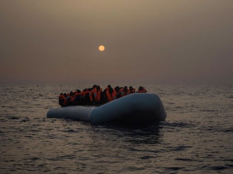 Türkiyəli məmurlar rezin qayıqda Avropaya qaçdılar