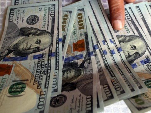 Bu &ouml;lkə &ouml;z vətəndaşlarına 300 dollar verəcək