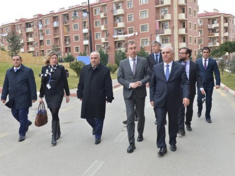 Avropa İttifaqının nümayəndəsi məcburi köçkünlərlə görüşdü