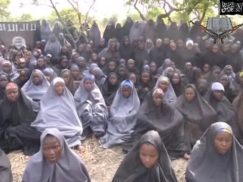 Məktəbə basqın, 94 qız oğurlandı