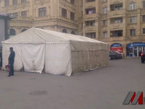 Bakı Meriyası metrostansiyaların çıxışında çadırlar qurur   