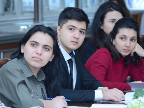 UNEC-də vergiyə aid təlim kursları keçirilir