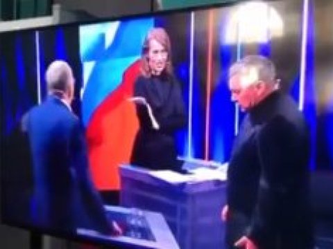 Sobçak canlı yayımda Jirinovskiyə su atdı