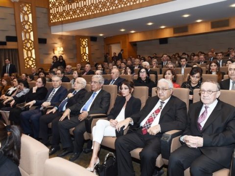 Mehriban Əliyeva &ldquo;Bir ailə&rdquo; filminin təqdimatında - Fotolar