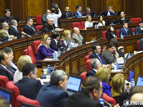Ermənistan parlamenti yeni referendum qanununu TƏSDİQLƏDİ