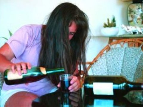 Azərbaycandakı narkoman və alkoqoliklərin rəsmi sayı a&ccedil;ıqlandı - 1500-&uuml; qadınlardır