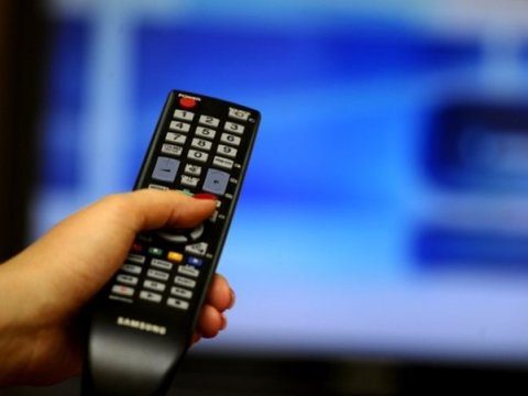 Azərbaycan telekanalları TƏNQİD EDİLDİ: “Xəbəri xəbərlikdən çıxarırlar”