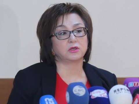 Məleykə Abbaszadə qəzaya düşən şagirdlərə baş çəkdi