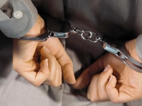 Avtomobildən 6 min dollar oğurlayan şəxs yaxalandı