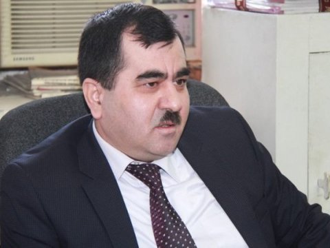 Akif Aşırlı Cümhuriyyət haqqında ilk tarixi kitabı latın qrafikasına çevirdi    