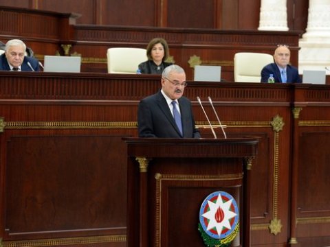 Artur Rasizadə nazirləri Milli Məclisə gətirir 